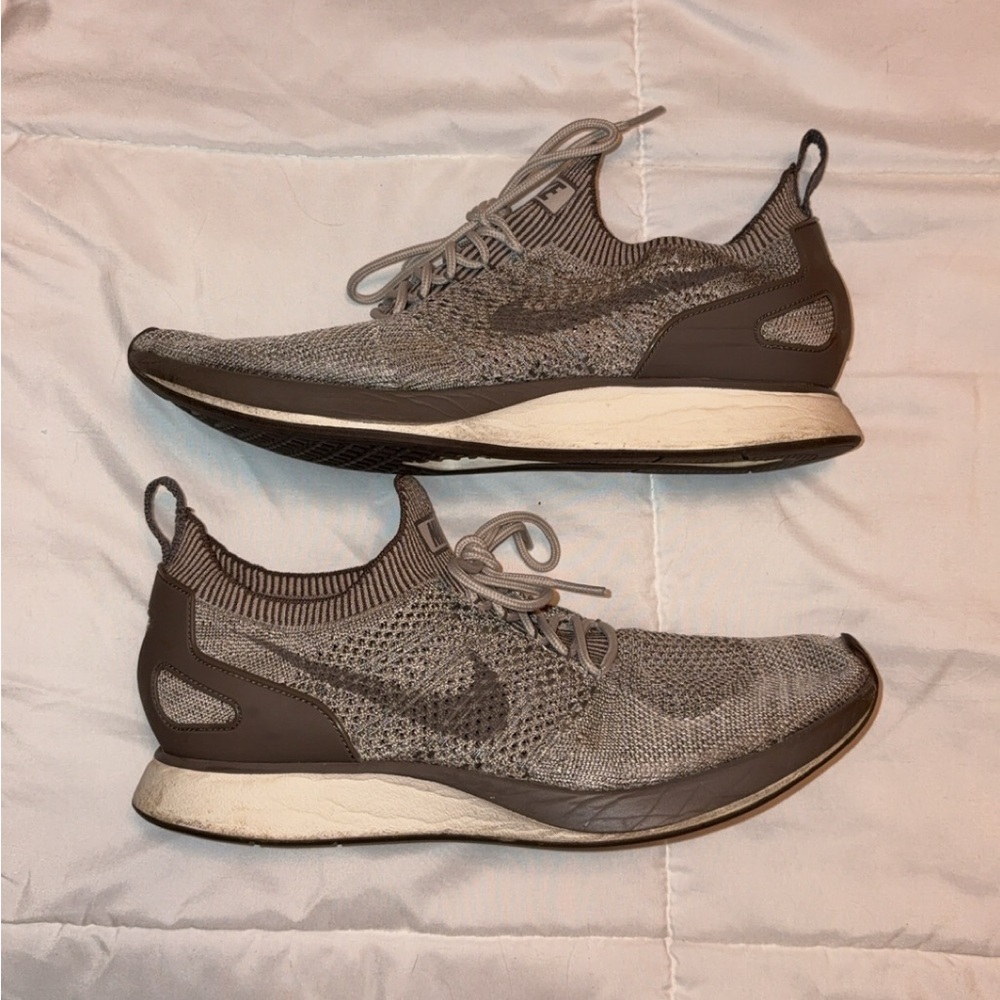 9.5 Nike men’s running tennis shoe